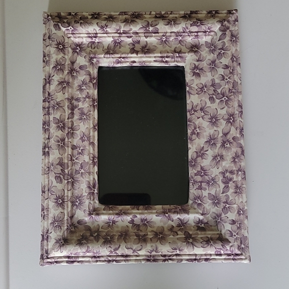 Picture frame - Picture 1 of 2